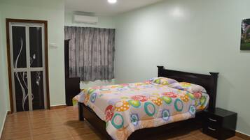 4 Schlafzimmer, Schreibtisch, Bügeleisen/Bügelbrett, kostenloses WLAN