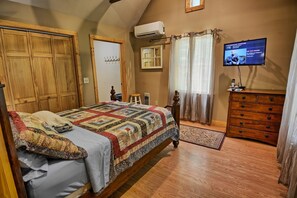 3 bedrooms, free WiFi, bed sheets - Manna Cabin-Open for Bookings! Private, Hot Tub, WIFI, Game Room (Fleetwood)