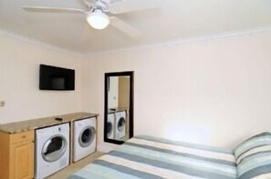 2 slaapkamers, een strijkplank/strijkijzer, wifi, beddengoed