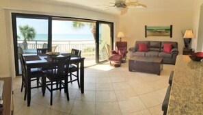 Televisie, een dvd-speler en een printer