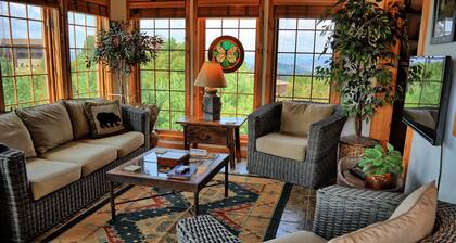 Mountain View-Open for Bookings! Hot Tub, Pool Table, WiFI, AC, Views