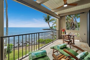 Terrace/patio - Deluxe Oceanfront Studio Condo (Kailua-Kona)