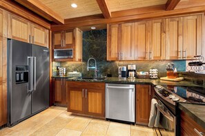 冰箱、微波炉、烤箱、炉灶