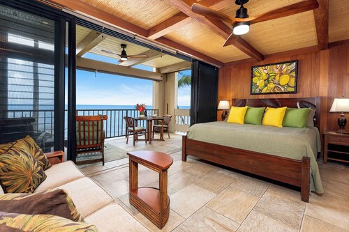 Deluxe Oceanfront Studio Condo