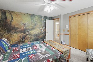 5 Schlafzimmer, Schreibtisch, Bügeleisen/Bügelbrett, Reisekinderbett