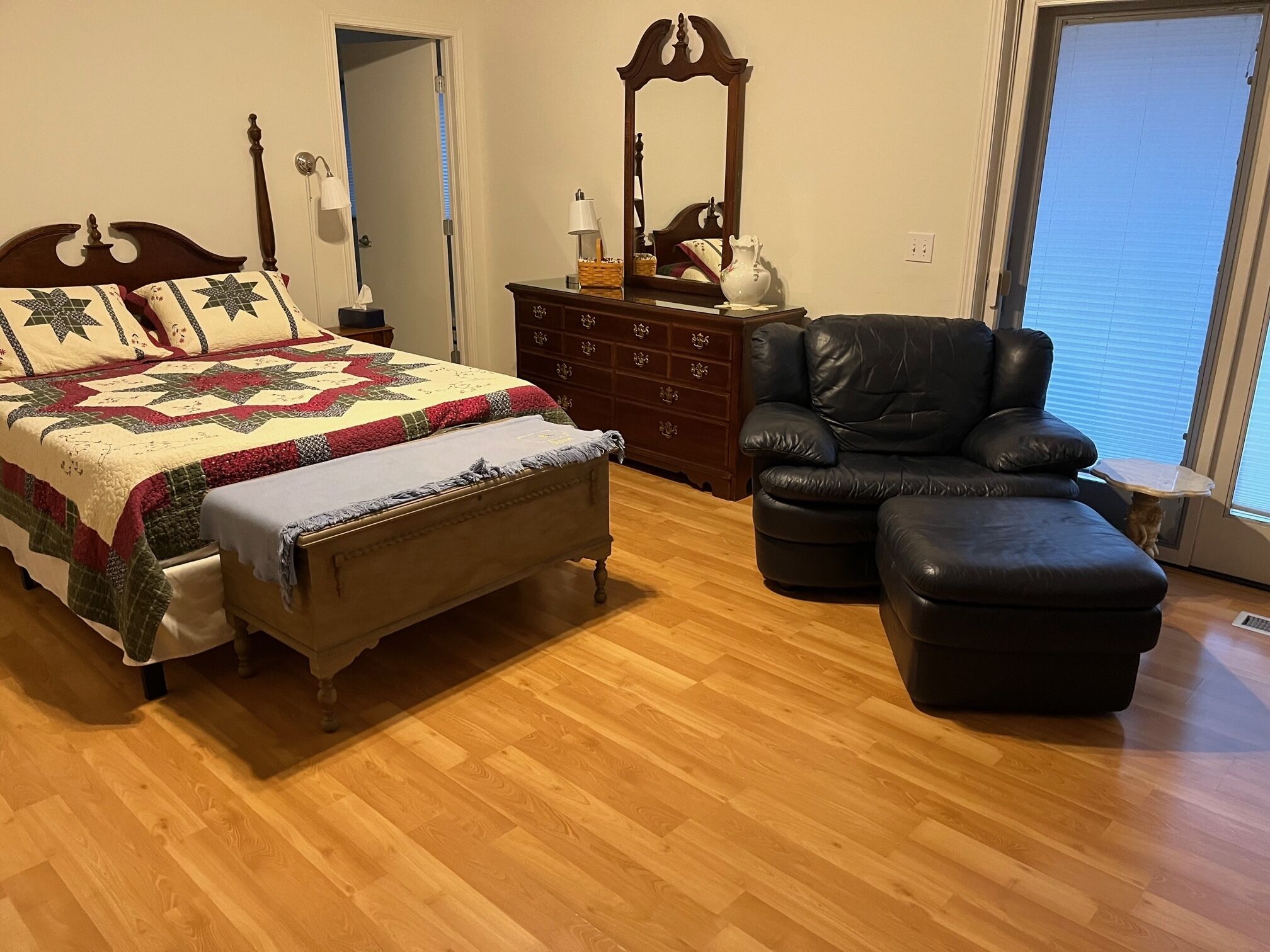 5 Schlafzimmer, Schreibtisch, Bügeleisen/Bügelbrett, Reisekinderbett