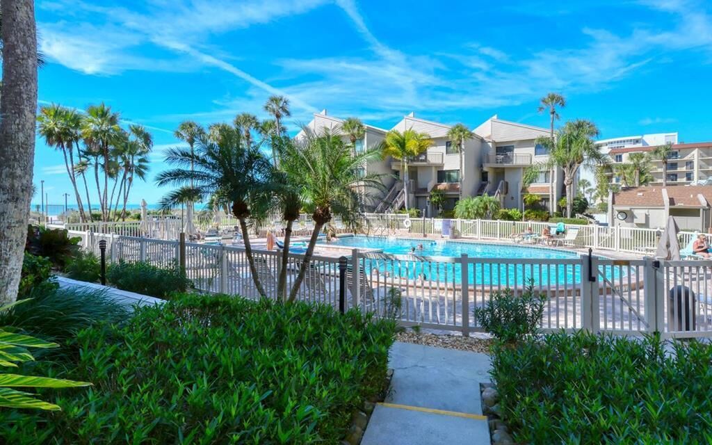 حمّام سباحة مُدفَّأ