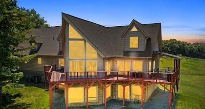 Wolf Ridge Chalet in Fleetwood, NC: A spacious 7-bedroom escape for 18!