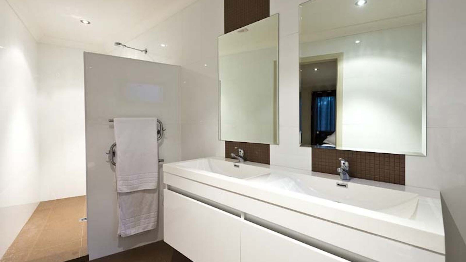 Blue Cliff Retreat - Modern Country Home — image 14