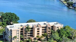 Exterior - Chinaberry 932 - 2 Bedroom Condo with Private Beach with lounge chairs & umbrella provided, 2 Poo... (Siesta Key)