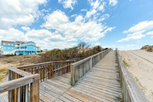 632 - Private Pool, Hot Tub, Billiards, and Immediate Walk-Way Access to Beach