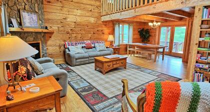 Spacious 4-bedroom cabin in Jefferson, NC, perfect for family getaways!