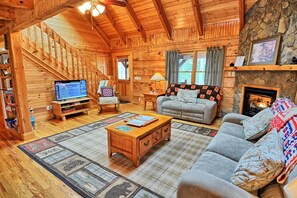 Televisión y chimenea