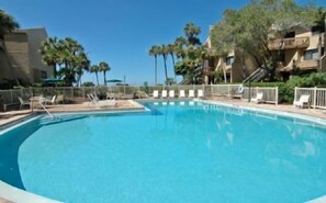 Een verwarmd zwembad