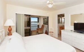 Room - Chinaberry 944-2 BR/ 2Bba condo overlooking tranquil magnificent waters of the intracoastal waterway (Siesta Key)