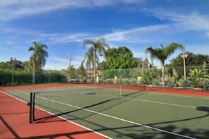 Sports court - Chinaberry 944-2 BR/ 2Bba condo overlooking tranquil magnificent waters of the intracoastal waterway (Siesta Key)