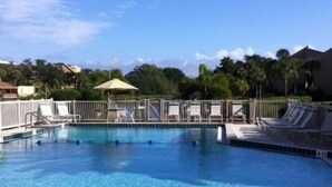 A heated pool - Chinaberry 944-2 BR/ 2Bba condo overlooking tranquil magnificent waters of the intracoastal waterway (Siesta Key)