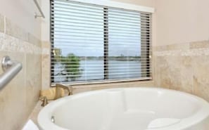 Bathroom - Chinaberry 944-2 BR/ 2Bba condo overlooking tranquil magnificent waters of the intracoastal waterway (Siesta Key)