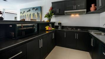 Fridge, microwave, stovetop, coffee/tea maker