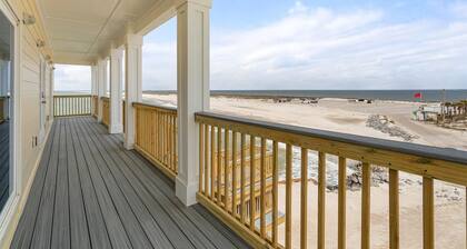 Shamrock Shores - Gulf-front 6 Bedroom Beach House, 2 kitchens, Pet-Friendly