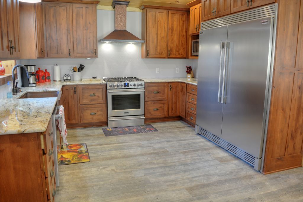 At One with the River-River Front 3 BR Cabin, Fire Pit, Fishing, Wi-Fi, Sleeps 6