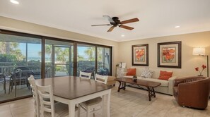 Televisie, een dvd-speler, een stereo en een printer