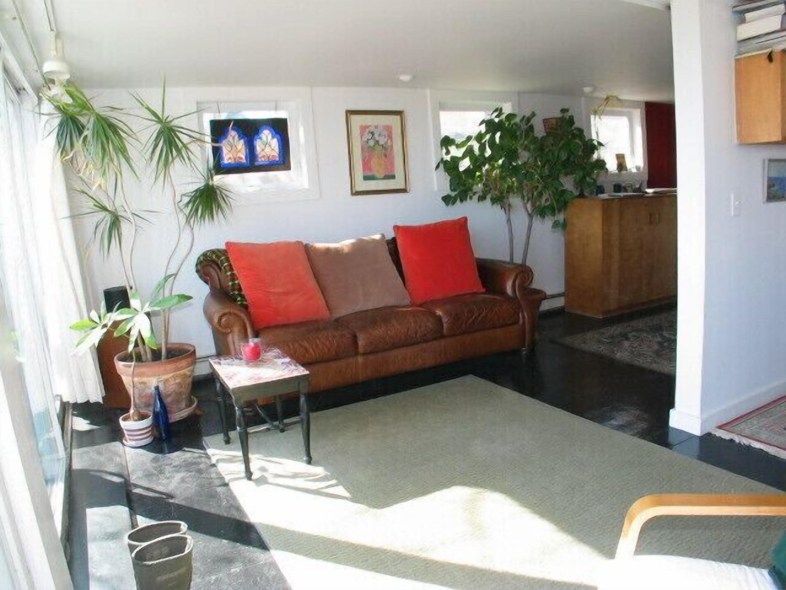 Beachfront 2 bed/2 bath  Apartment with Incredible Views of Harbor and beach