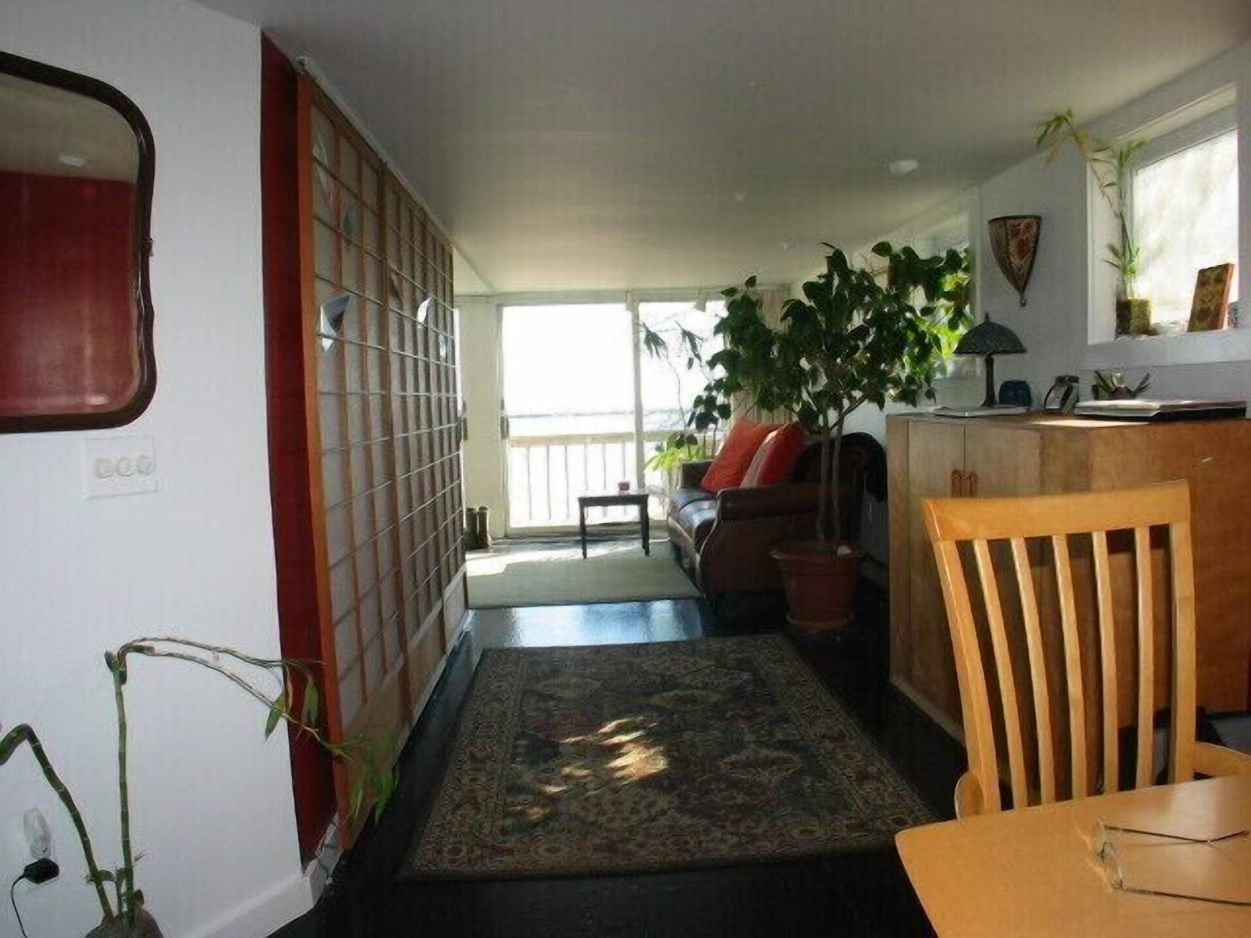 Beachfront 2 bed/2 bath  Apartment with Incredible Views of Harbor and beach