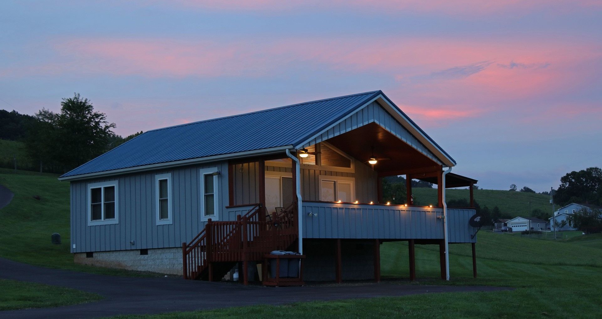 Cozy, Romantic Waterfront Home on New River 1BS2 - Moonlight Serenade