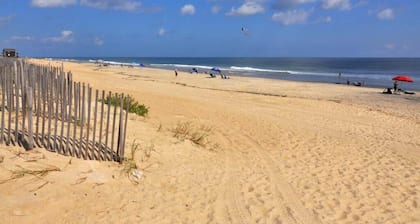 352 - South Nags Head -koti, jossa on tilavat huoneet ja lyhyt kävelymatka rannalle!