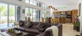 Peaceful private villa at the border of a national park