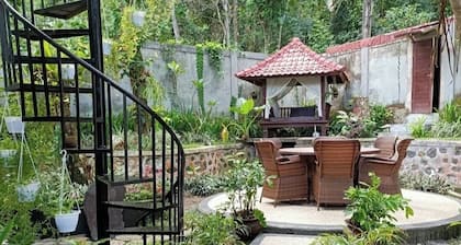 Peaceful private villa at the border of a national park