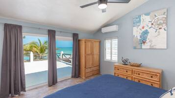 5 quartos, cofres nos quartos, escrivaninha