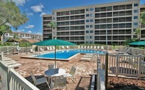 Een verwarmd zwembad