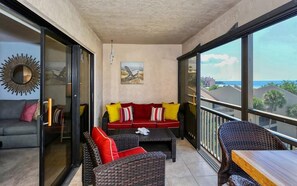 Televisie, een dvd-speler en een printer