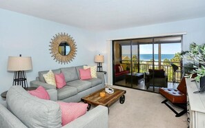 Televisie, een dvd-speler en een printer