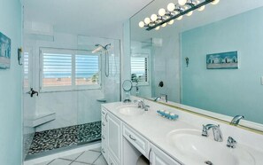 Hair dryer, towels - Chinaberry 456 - 2 Bedroom Condo with Private Beach with lounge chairs & umbrella provided, 2 Poo... (Siesta Key)