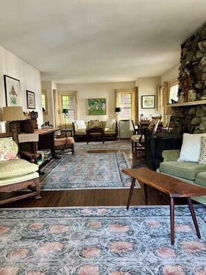 Smart TV, fireplace, DVD player, books