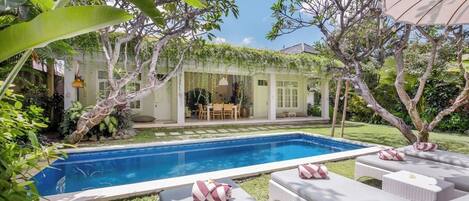 Outdoor pool, pool loungers