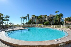 Een verwarmd zwembad