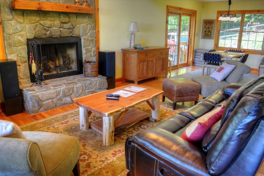 Above the Clouds-Majestic Long Range Views, Wi-Fi, Game Room, AC
