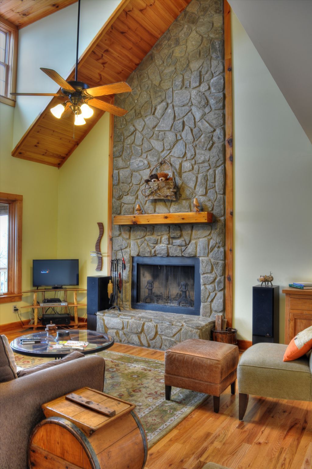 Above the Clouds-Majestic Long Range Views, Wi-Fi, Game Room, AC