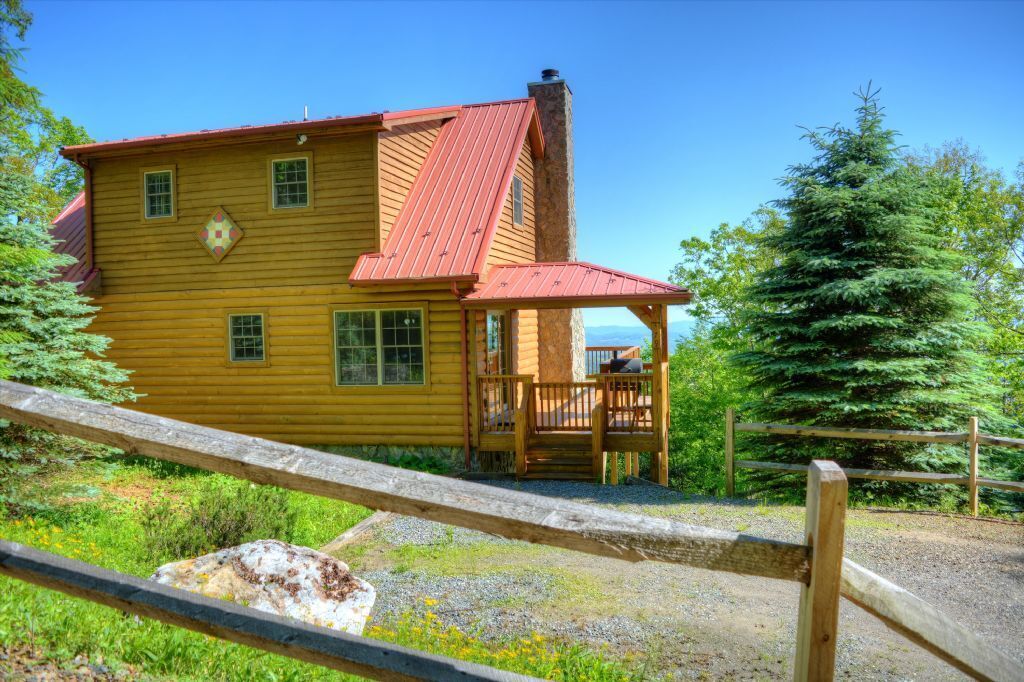 Above the Clouds-Majestic Long Range Views, Wi-Fi, Game Room, AC