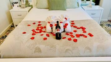 2 habitaciones, cortinas blackout y tabla de planchar con plancha