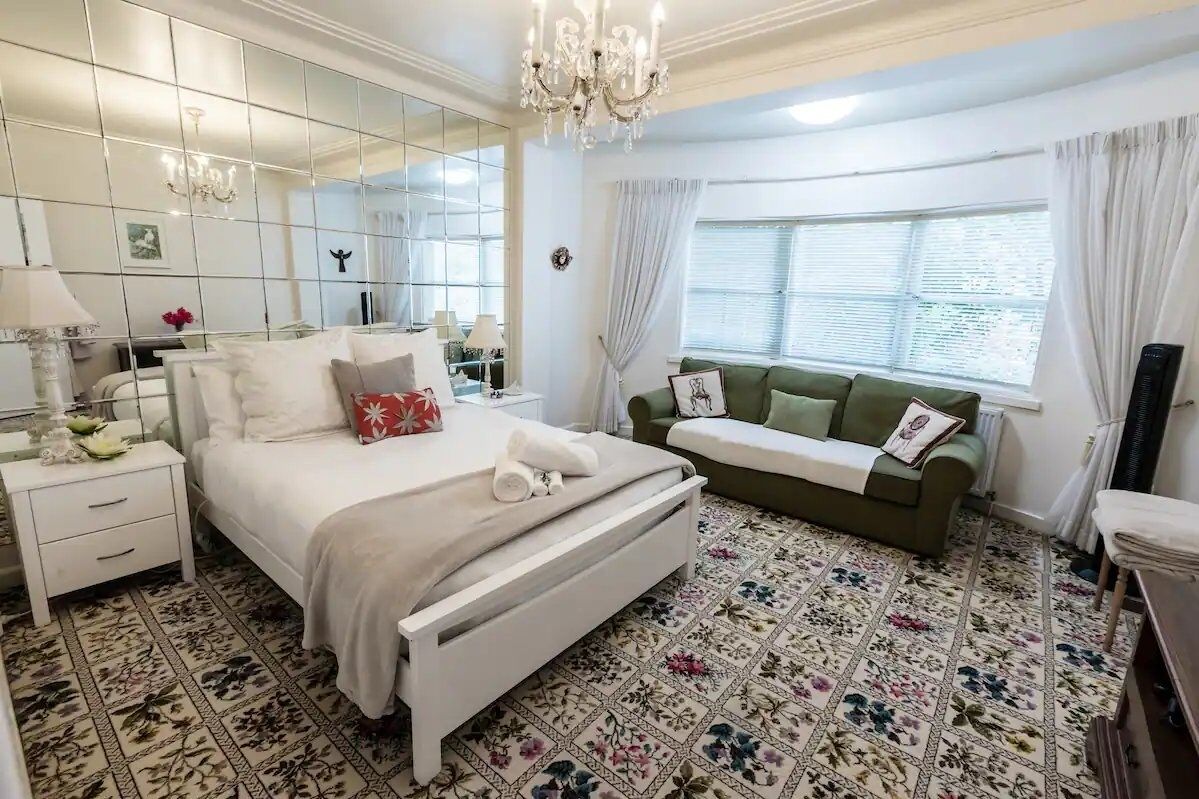 2 bedrooms, blackout drapes, iron/ironing board, free WiFi