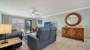 TV a schermo piatto, lettore DVD, stampante