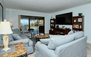 TV a schermo piatto, lettore DVD, stampante