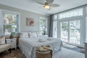 4 makuuhuonetta, silitysrauta/-lauta, ilmainen Wi-Fi, vuodevaatteet