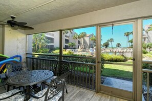 Outdoor dining - Chinaberry 415 - 2 Bedroom Condo with Private Beach with lounge chairs & umbrella provided, 2 Poo... (Siesta Key)