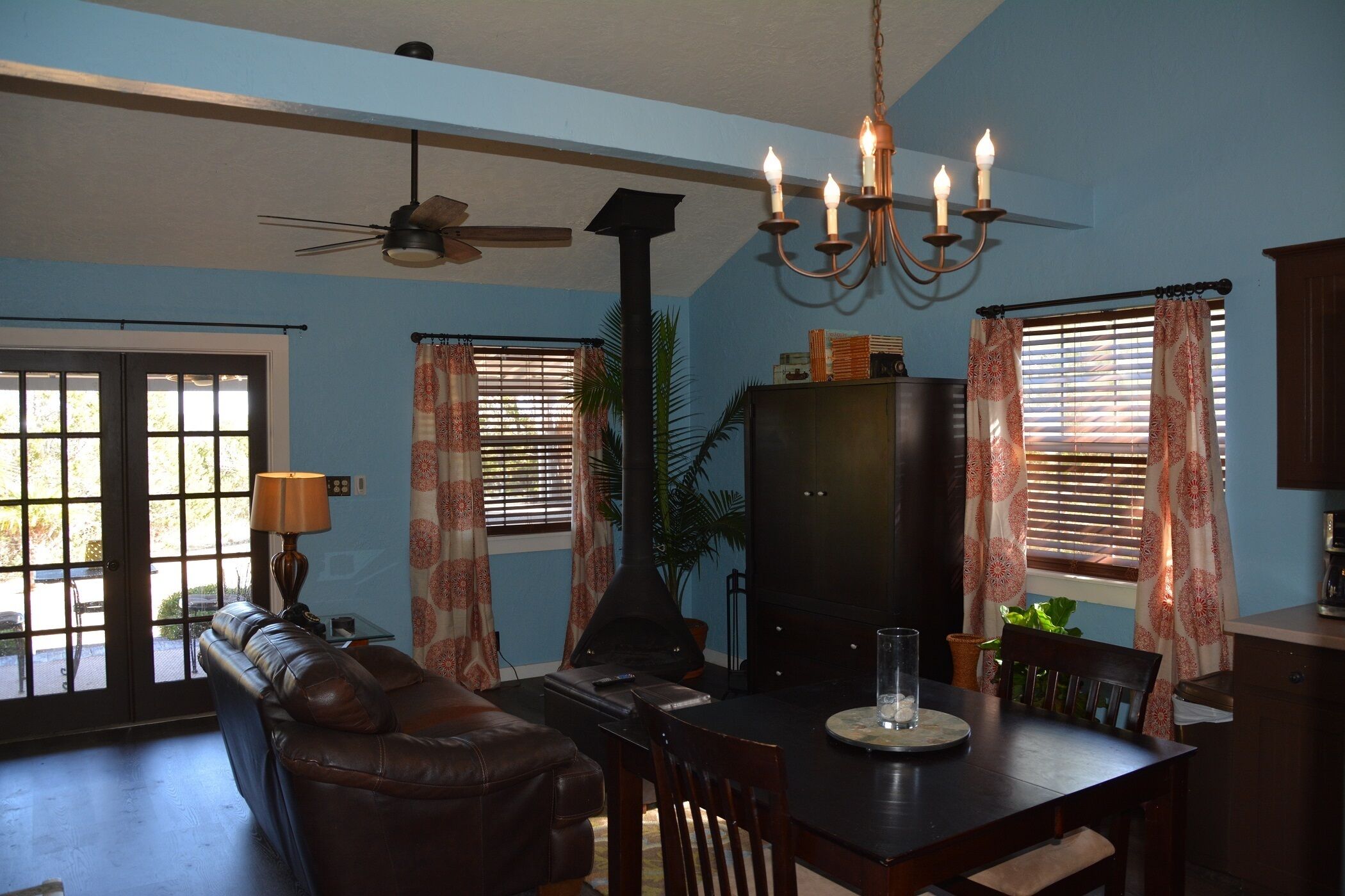 Relaxing Cozy Private Cottage with Hot Tub